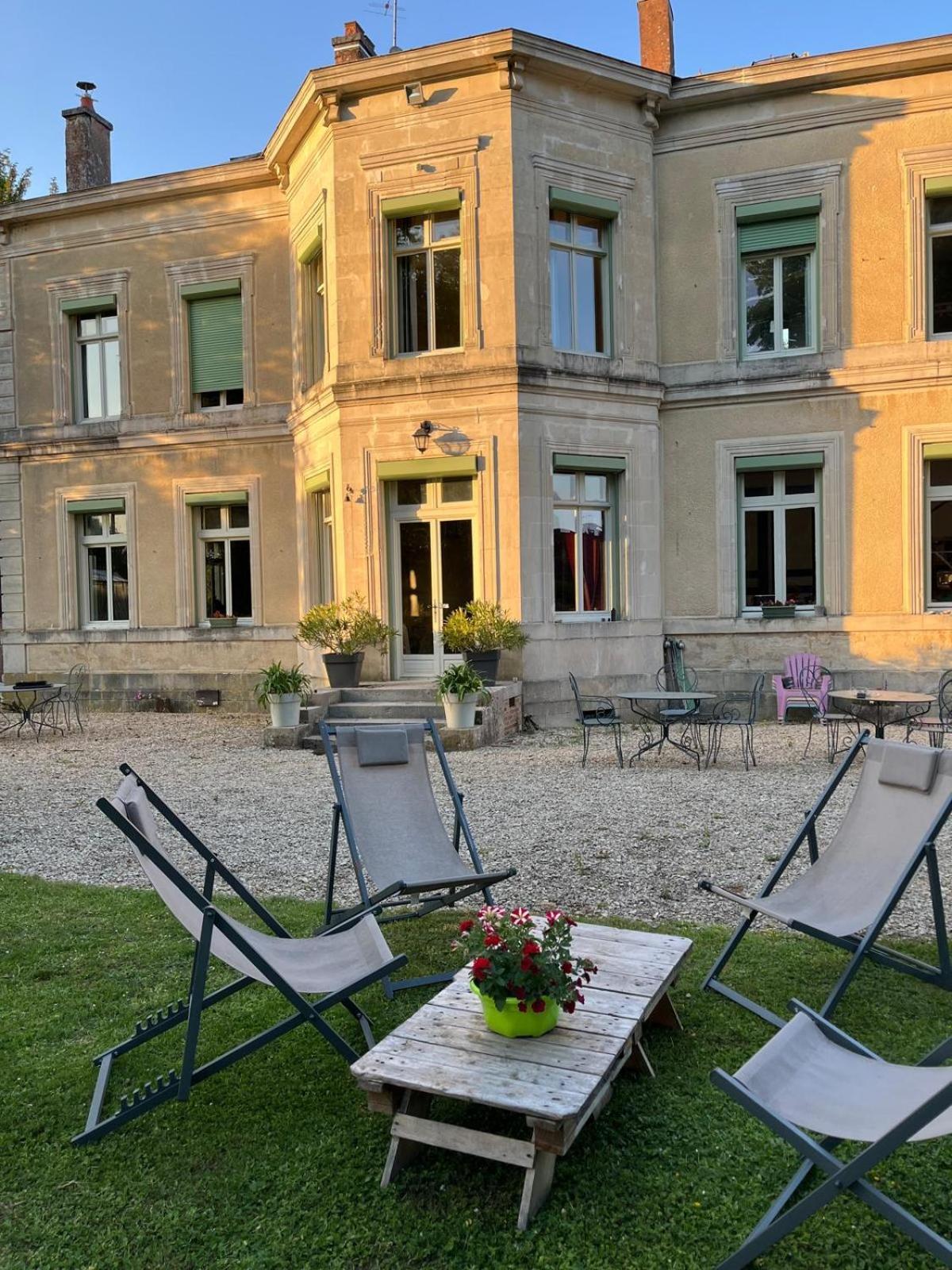 Chateau De Pougy Exterior photo